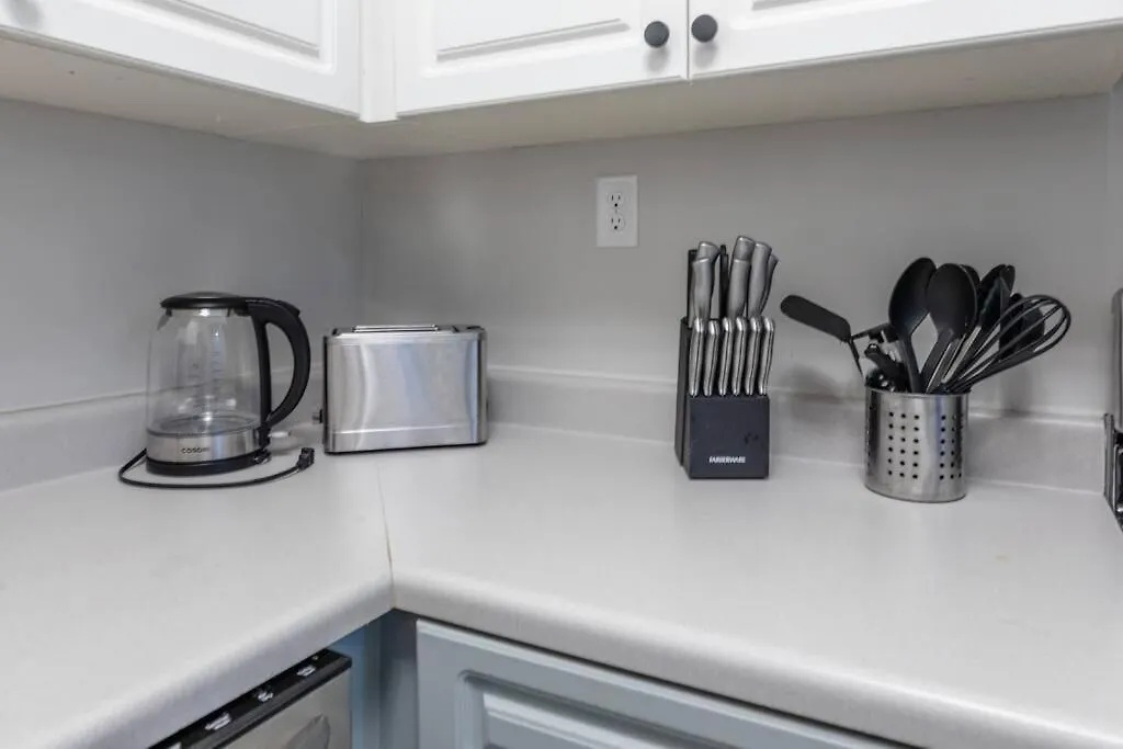 City-Style Comfort 1Br Suite With King Bed And Optional Parking Close To Broadway, Downtown, Centennial Park Nashville Appartamento