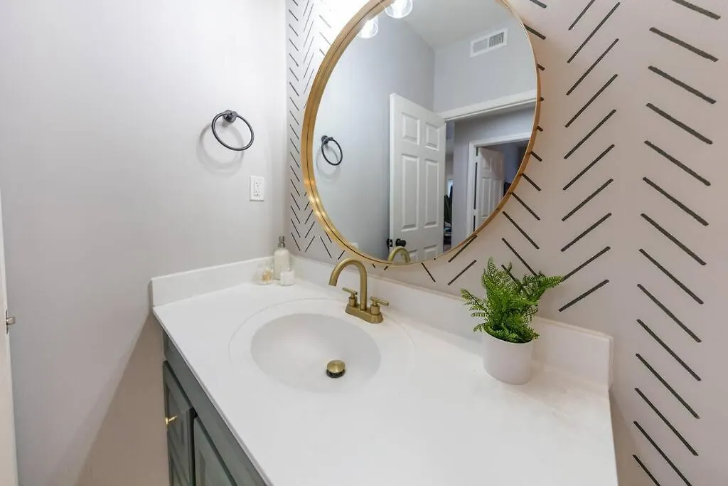 City-Style Comfort 1Br Suite With King Bed And Optional Parking Close To Broadway, Downtown, Centennial Park Nashville