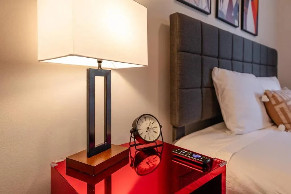 City-Style Comfort 1Br Suite With King Bed And Optional Parking Close To Broadway, Downtown, Centennial Park Nashville Appartamento